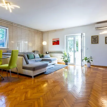 Villa Persea - *